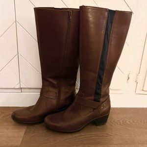 Brown zip up boots
